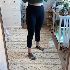 LuluLemon WunderUnder Cropped Leggings